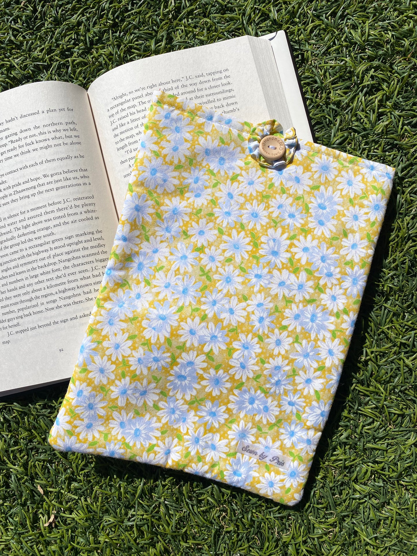 Yellow Daisies Book Sleeve