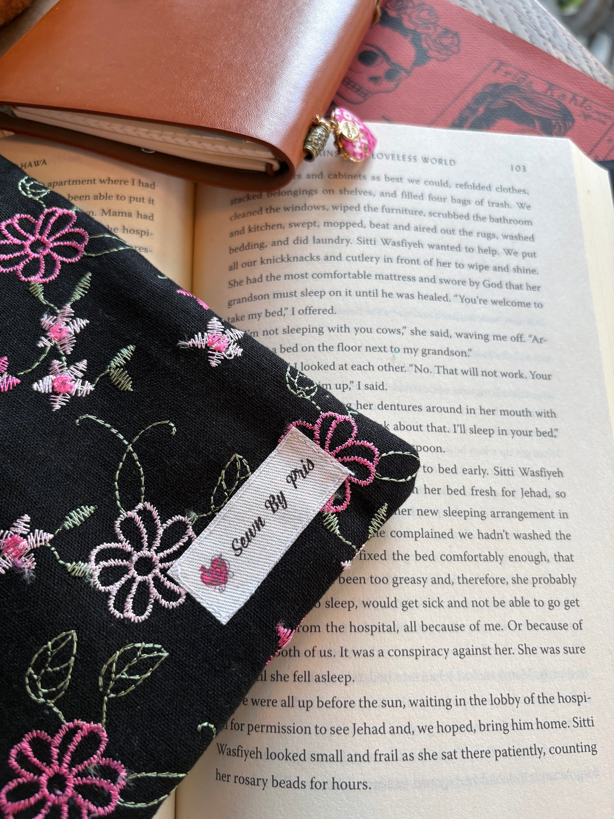 Black Floral E-reader Sleeve