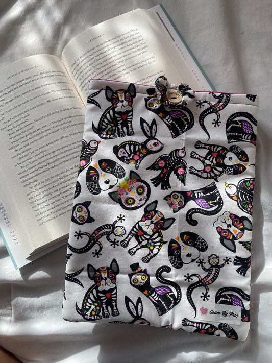 Día de los muertos Animals Book Sleeve