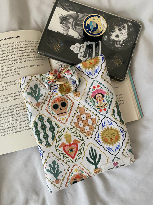 Frida y Sol Kindle Sleeve