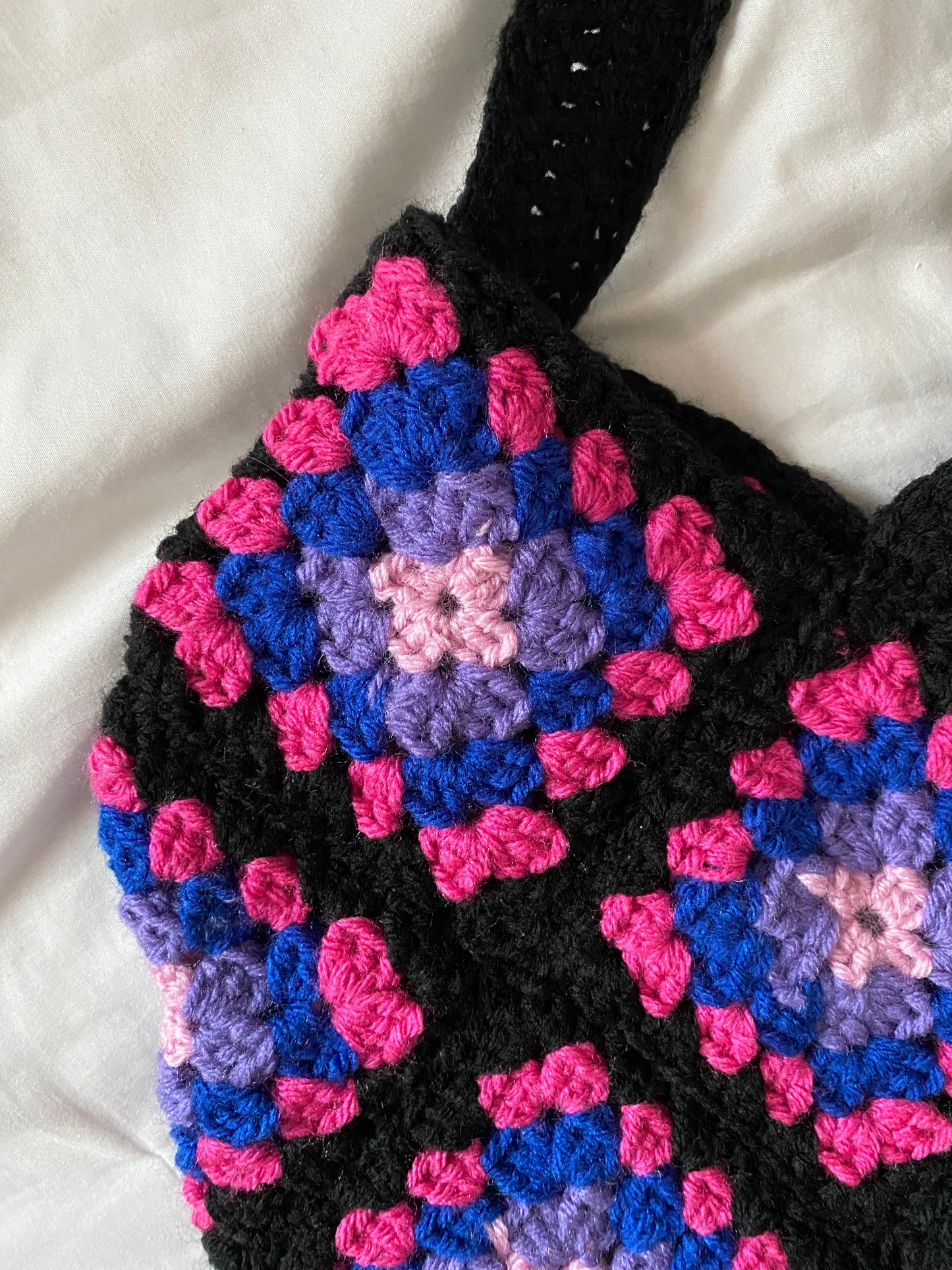 La única Granny Square Crochet Tote